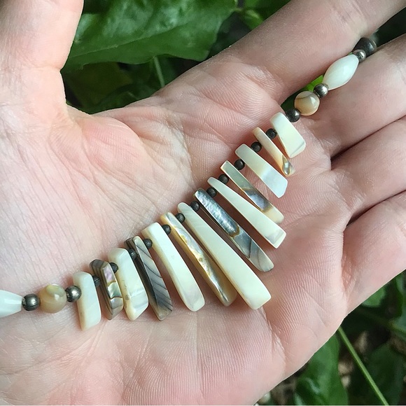 Vintage Mother Of Pearl Necklace - Picture 5 of 7